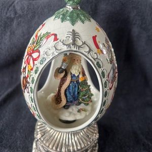 This beautiful Rotating Ceramic Egg